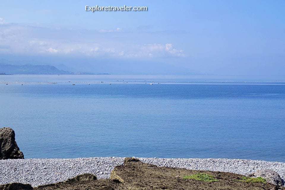 TaitungとHualieninTaiwanの間を走る海岸道路の美しいストレッチ