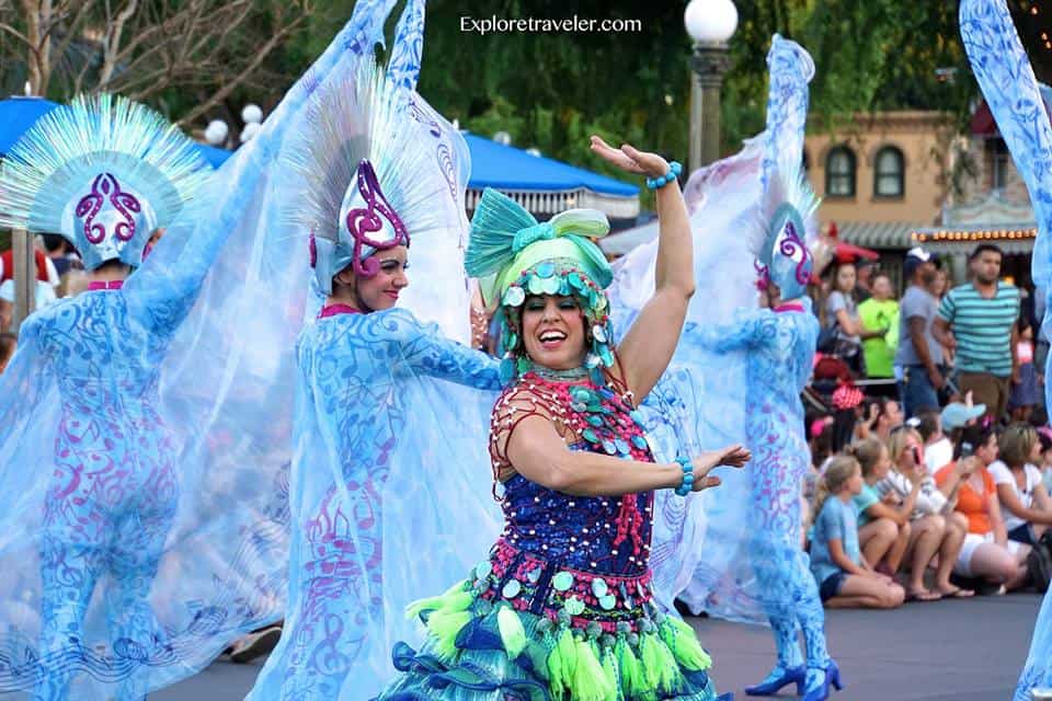 Mickey's Soundsational Festive Parade im #Disneyland Park in Südkalifornien