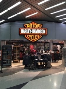 Chicago O’Hare International Airport Review - A group of people in front of a store - Retail
