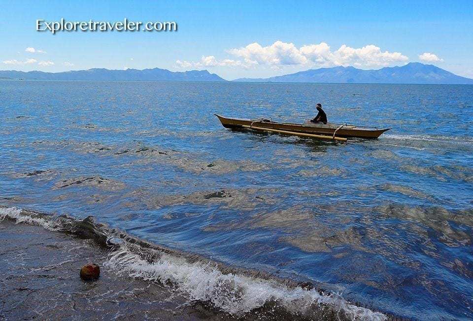 Bangka: Pangingisda sa Carigara Bay Pilipinas - قارب صغير في مسطح مائي - البحر