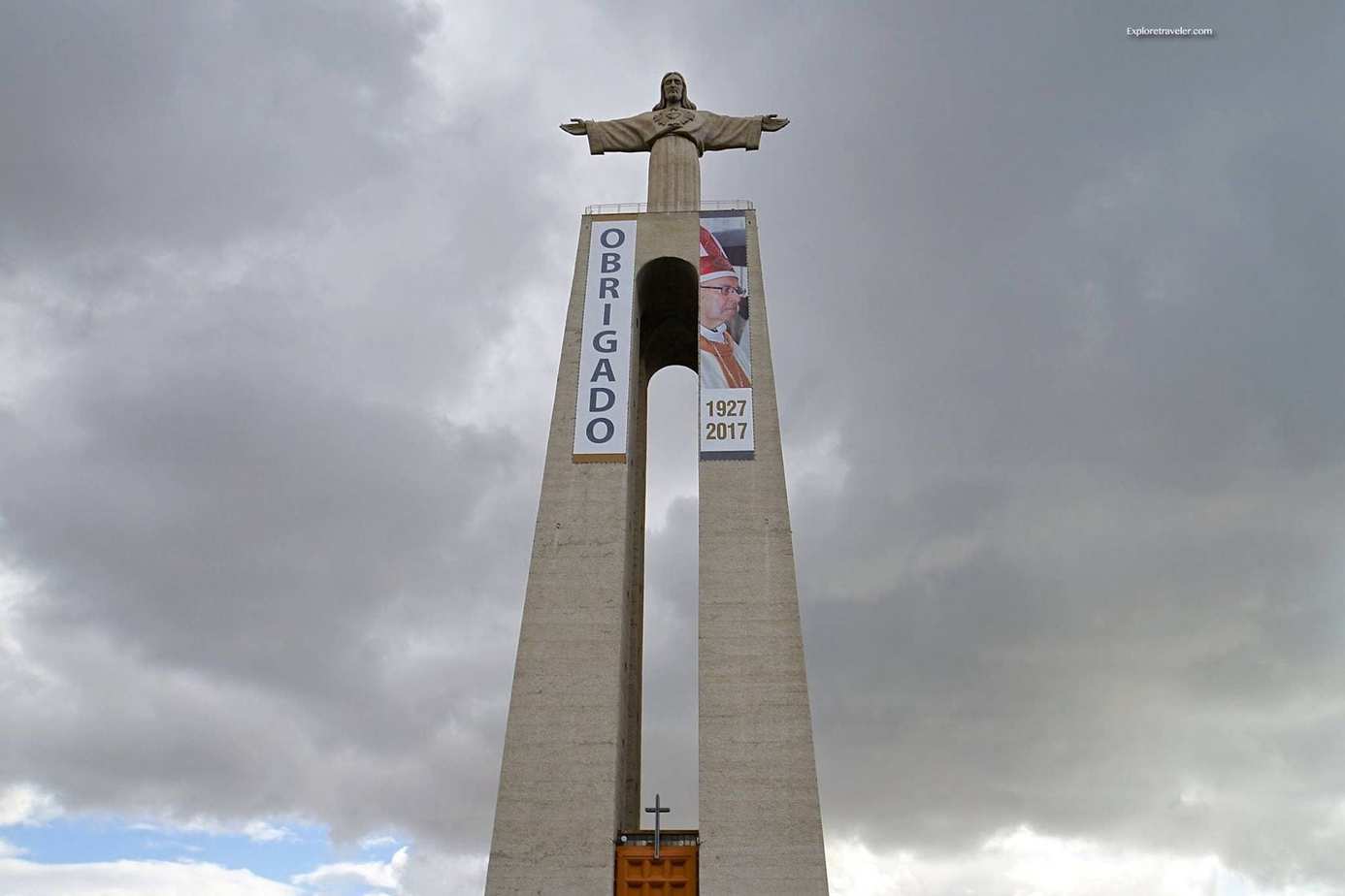 ExploreTraveler يعرض: استكشاف لشبونة البرتغال الجزء 1 - برج طويل كبير بسماء غائمة - لشبونة