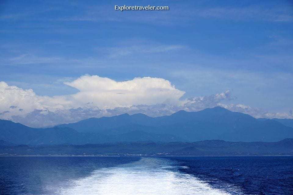 Saatnya Untuk Pulau Hijau, Petualangan Taiwan - Perairan dengan latar belakang gunung - Pemandangan Gunung
