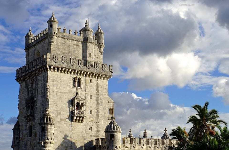 اكتشاف أسرار برج بيليم في لشبونة البرتغال - برج ساعة كبير أمام قلعة - برج بيليم