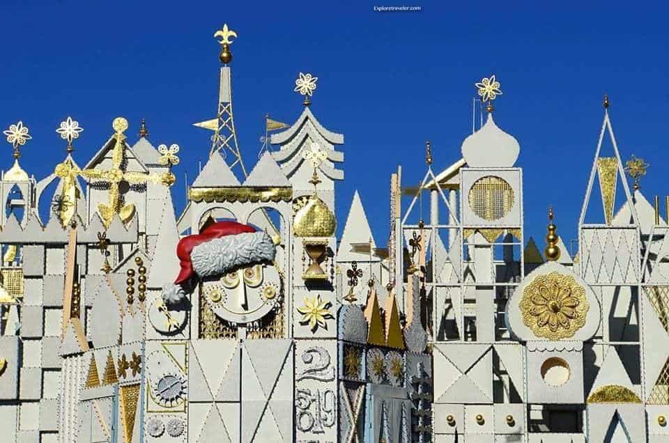 Fotozauber in den Disneyland-Themenparks in Kalifornien, USA - Nahaufnahme einer Kirche - "it's a small world"