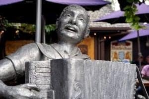 Exciting Photo Journeys In The Northern Cascades Of Washington State USA - A statue of a man - Mount Rainier