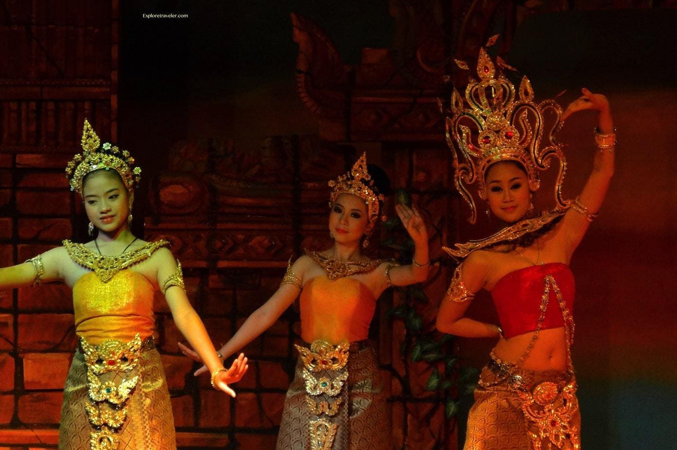 태국 전통 춤은 고대 샴 시대로 거슬러 올라갑니다.