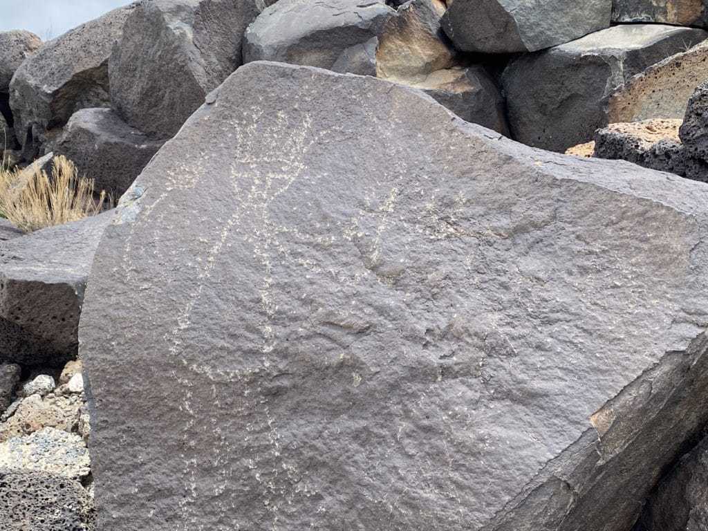петроглиф человека в национальном парке петроглифов