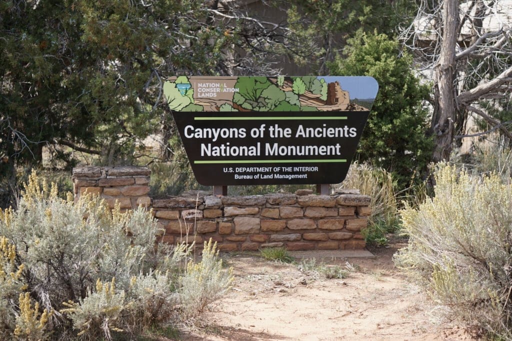 Lowry Pueblo Eingangsschild - Hovenweep National Monument Canyons der Nationaldenkmäler der Antike.