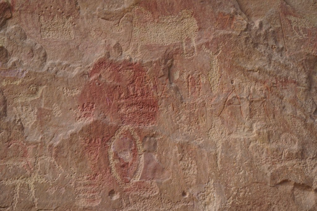 Ute People, Fremont und einige Petroglyphen im Barrier-Stil im Sego Canyon Utah
